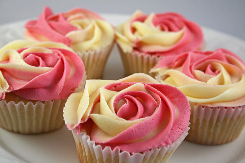 Flower-Cupcakes-food-30709061-500-333.jpg