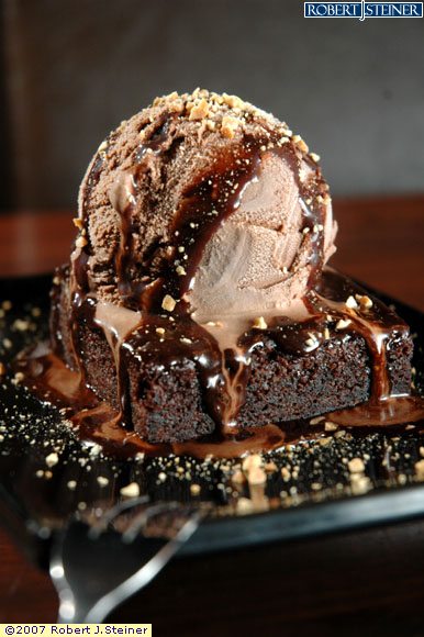 brownie_with_chocolate_ice_cream